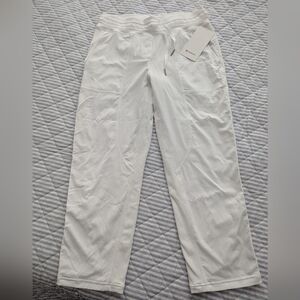 Brand New Lululemon White Dance Studio Mid Rise Crop - Size 8